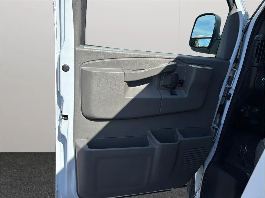 Chevrolet Express photo 16