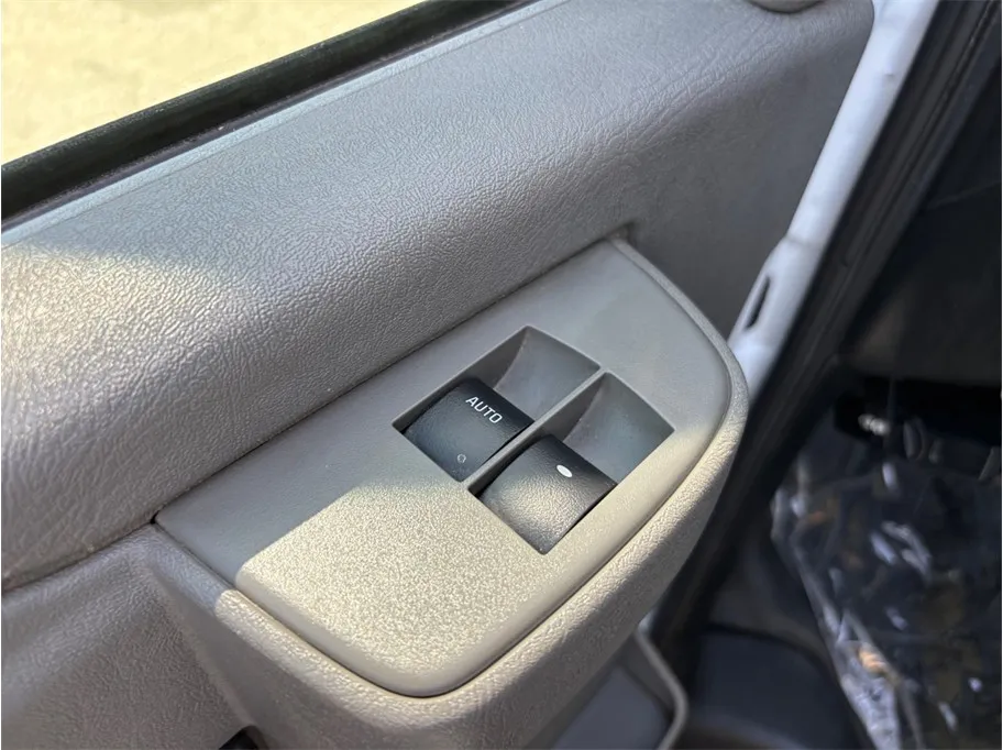 Chevrolet Express photo 17