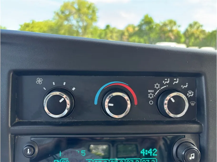 Chevrolet Express photo 24