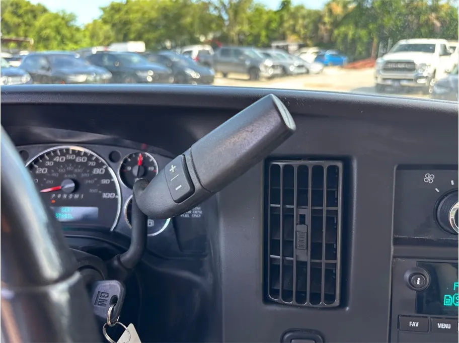 Chevrolet Express photo 27