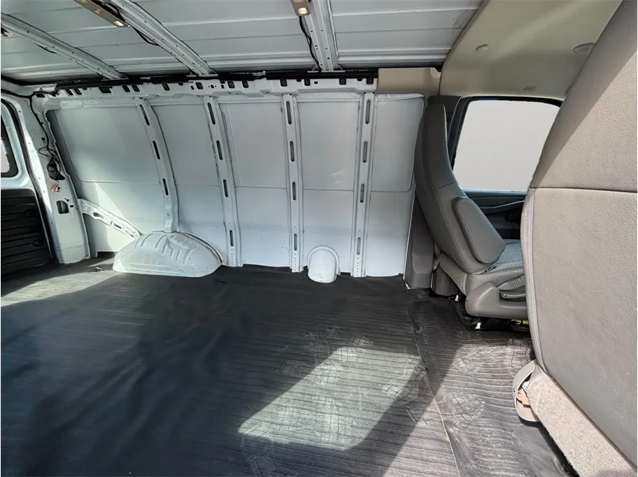 Chevrolet Express photo 29