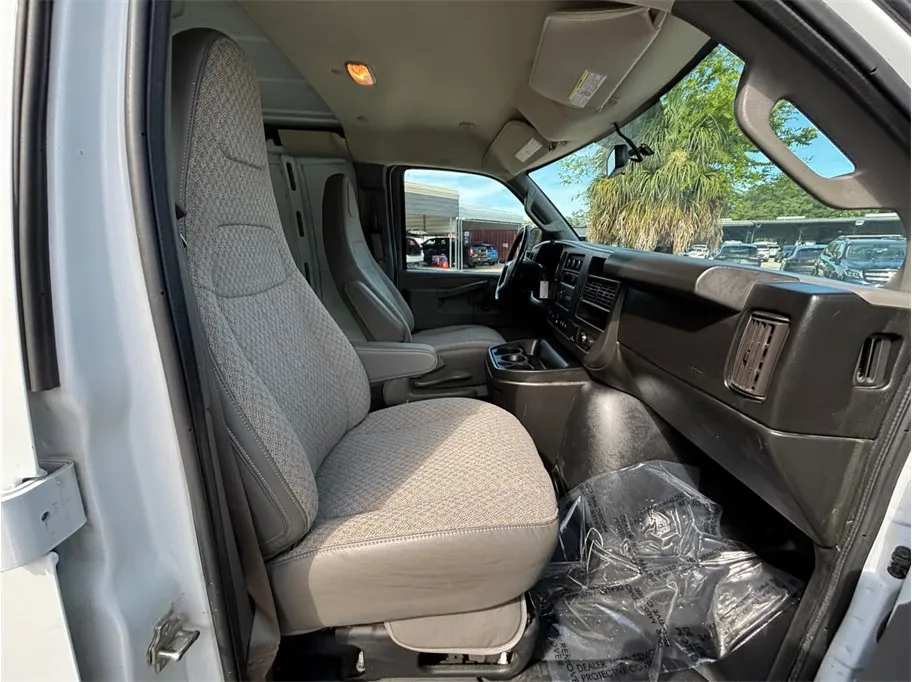 Chevrolet Express photo 30