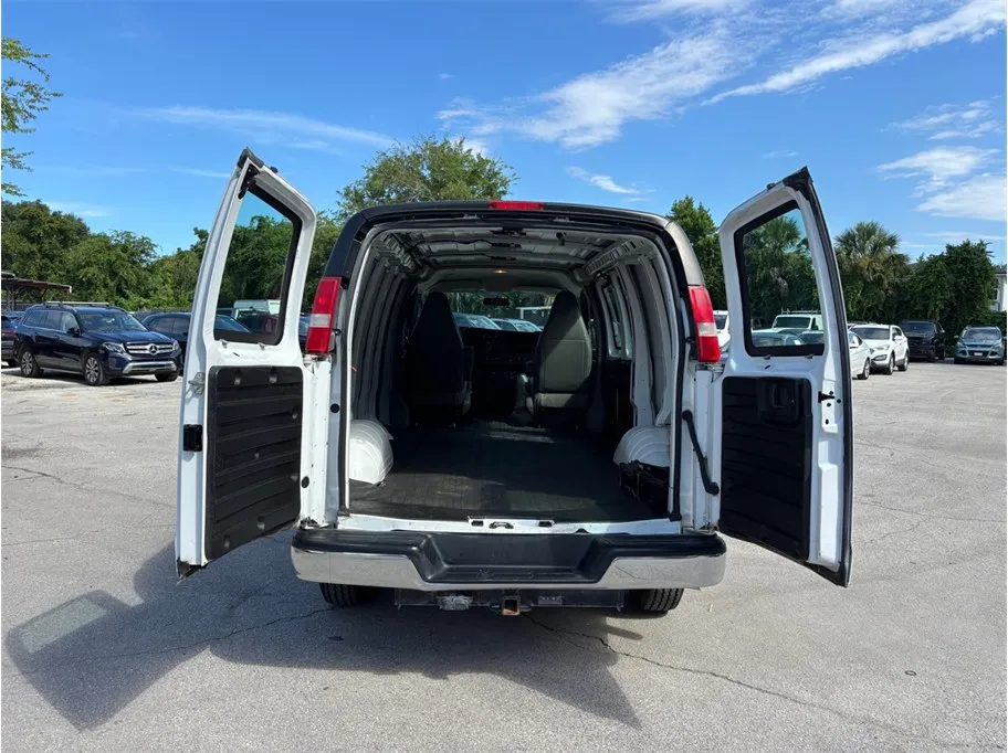 Chevrolet Express photo 32