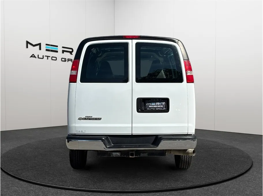 Chevrolet Express photo 8