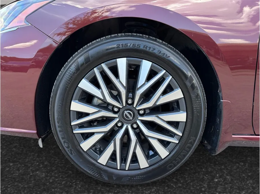 Nissan Altima photo 13