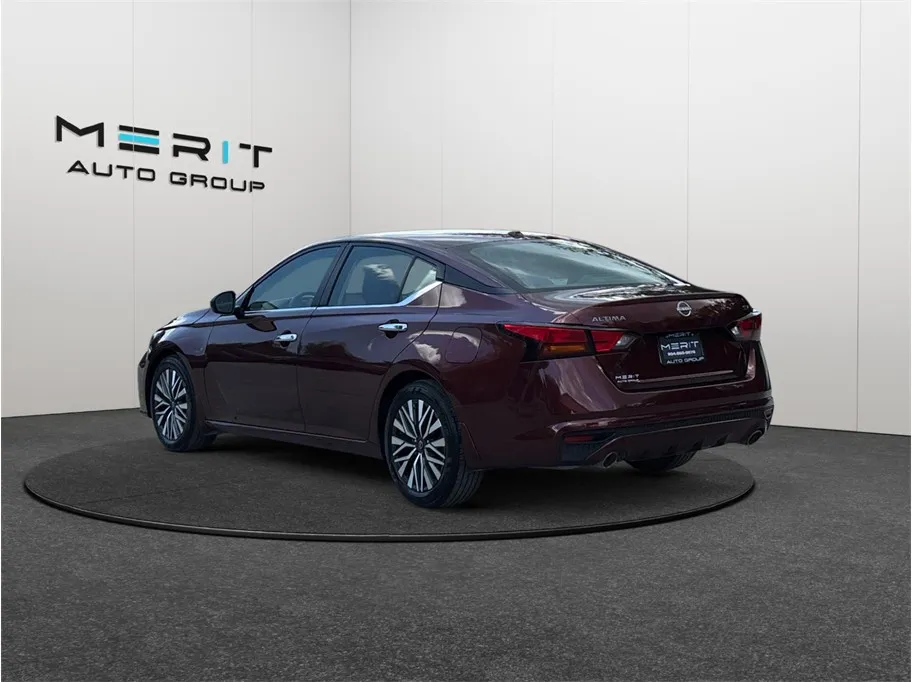 Nissan Altima photo 7