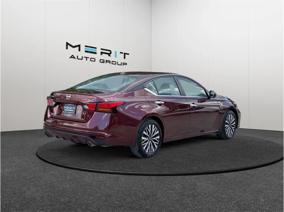 Nissan Altima photo 9
