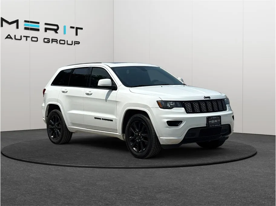 White 2018 Jeep Grand Cherokee Altitude Sport Utility 4D for sale in Jacksonville, FL
