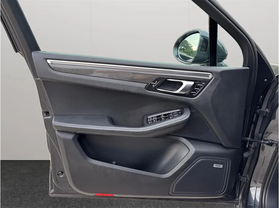 Porsche Macan photo 21