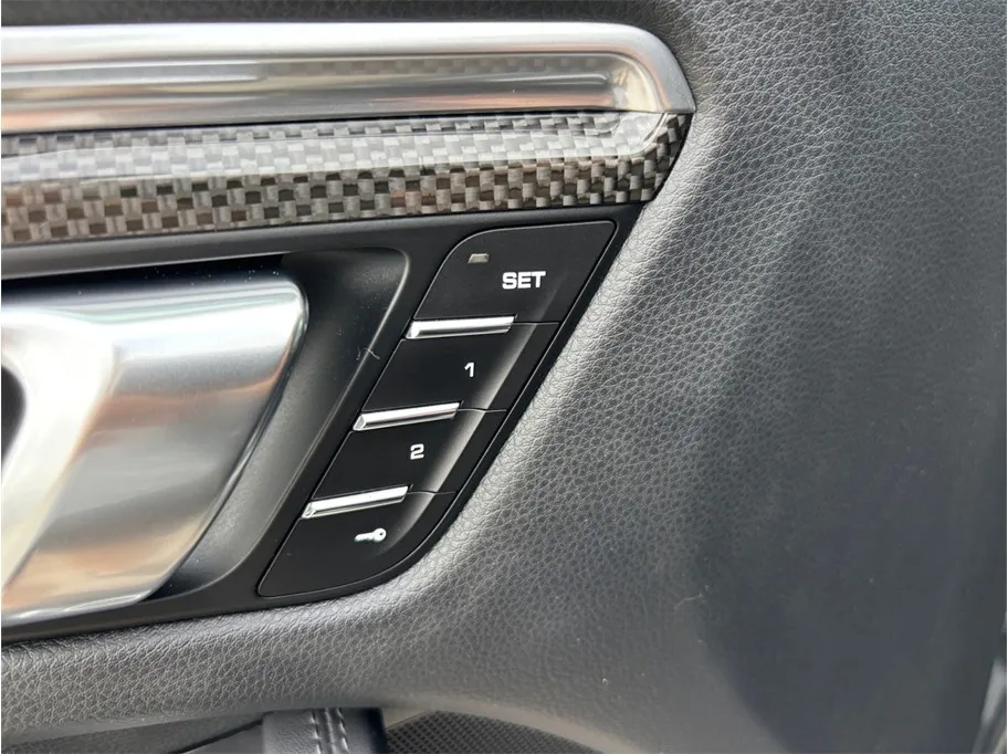 Porsche Macan photo 23