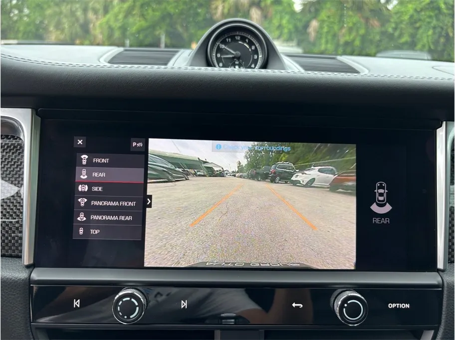 Porsche Macan photo 32