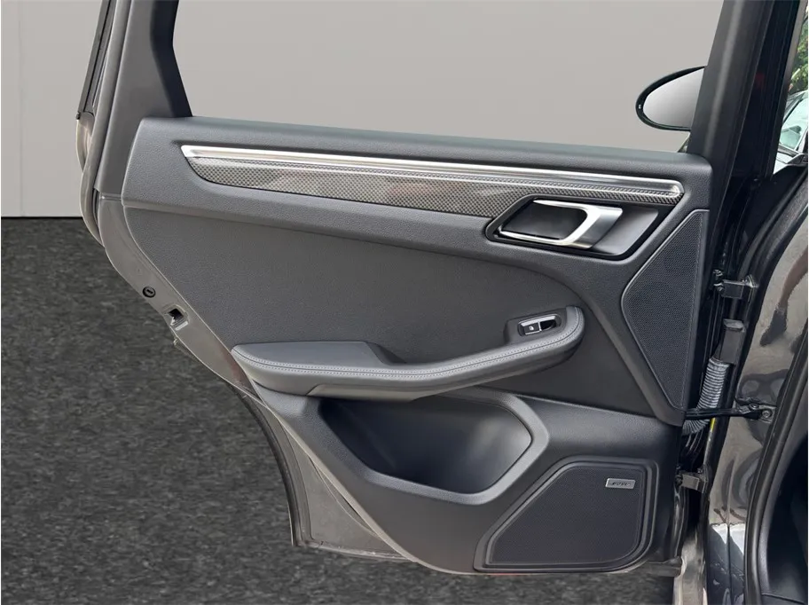 Porsche Macan photo 41