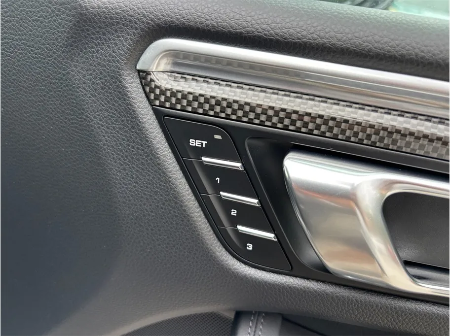 Porsche Macan photo 49