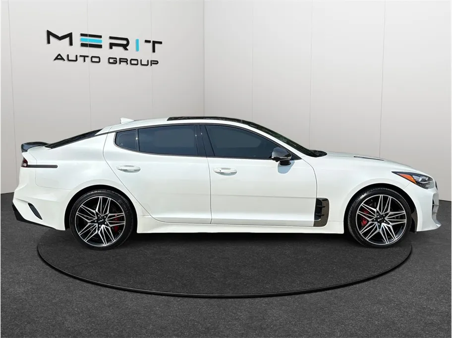 2022 Kia Stinger 11