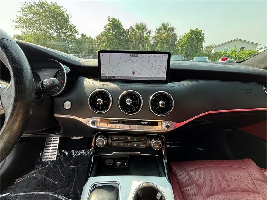 2022 Kia Stinger 12