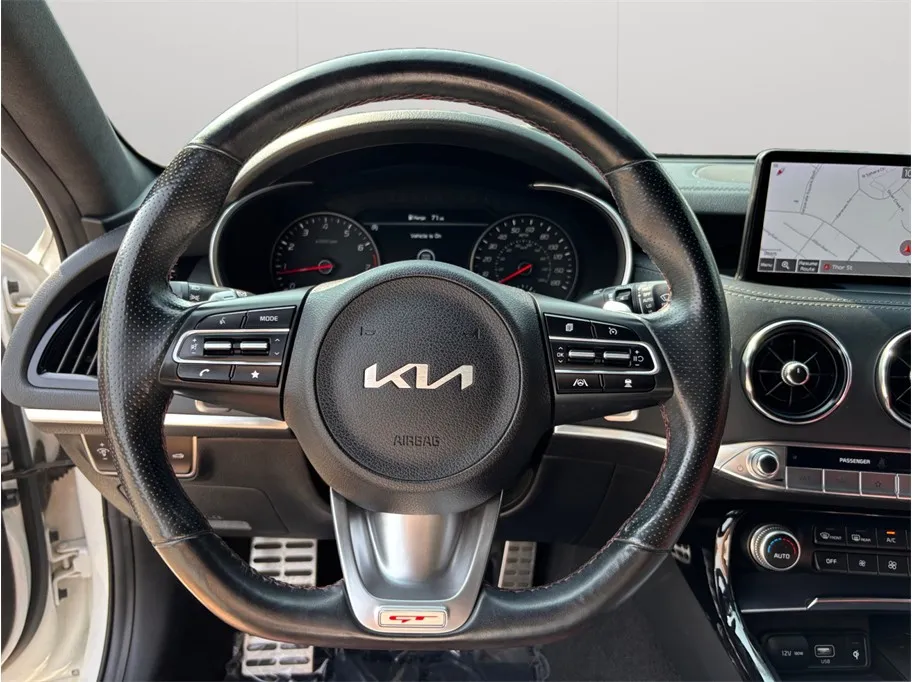 2022 Kia Stinger 30