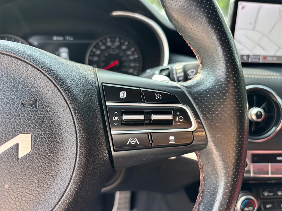 2022 Kia Stinger 32
