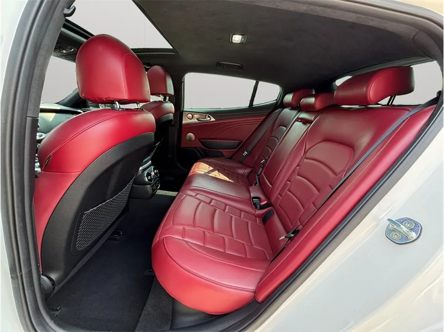 2022 Kia Stinger 43