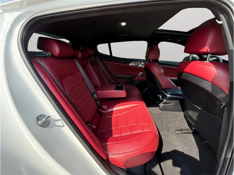 2022 Kia Stinger 47