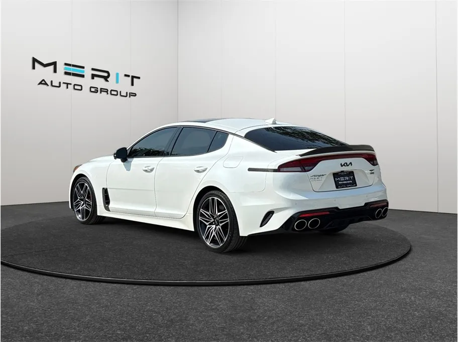 2022 Kia Stinger 8