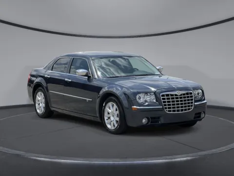 Chrysler 300C Hemi 、M5、3シリーズ Meet The 392 HEMI-Powered 2023 Chrysler 300C Limited Edition