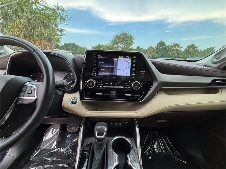Toyota Highlander photo 11