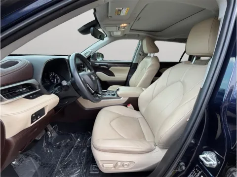 Photos of 2020 Toyota Highlander Limited Sport Utility 4D for sale in Jacksonville, FL at Merit Auto Group Atlantic