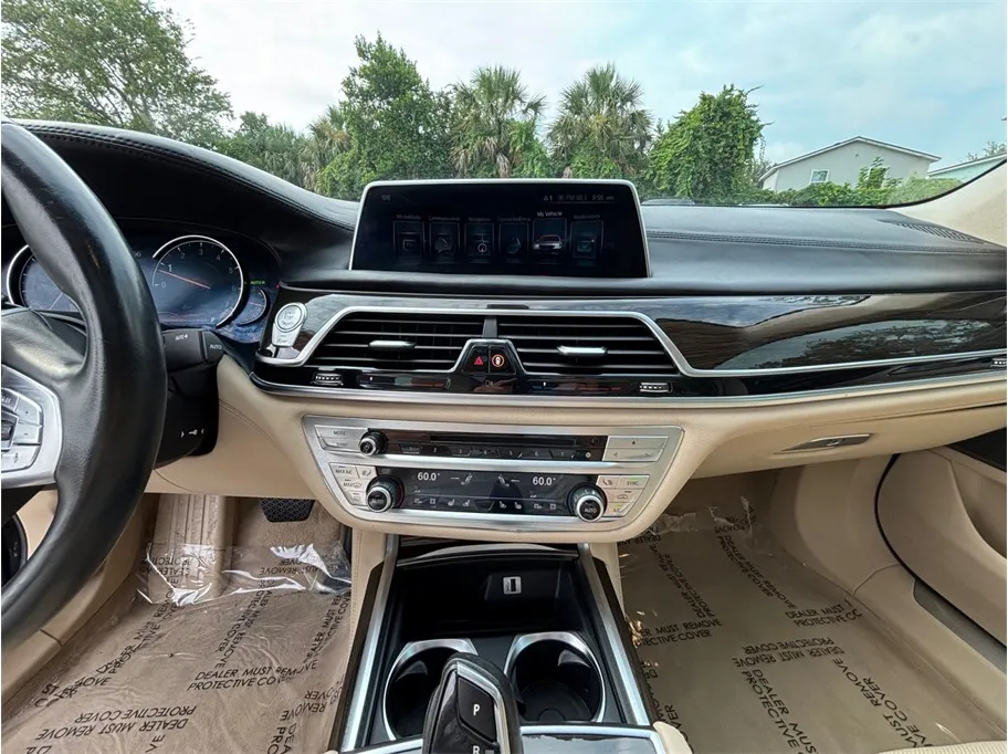 BMW 7 Series photo 10