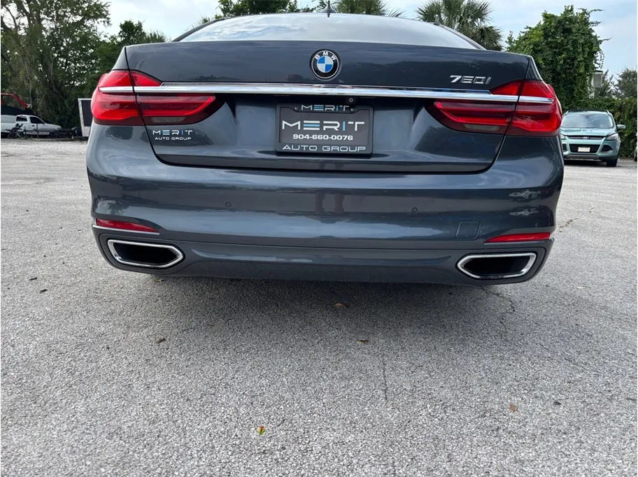 BMW 7 Series photo 16