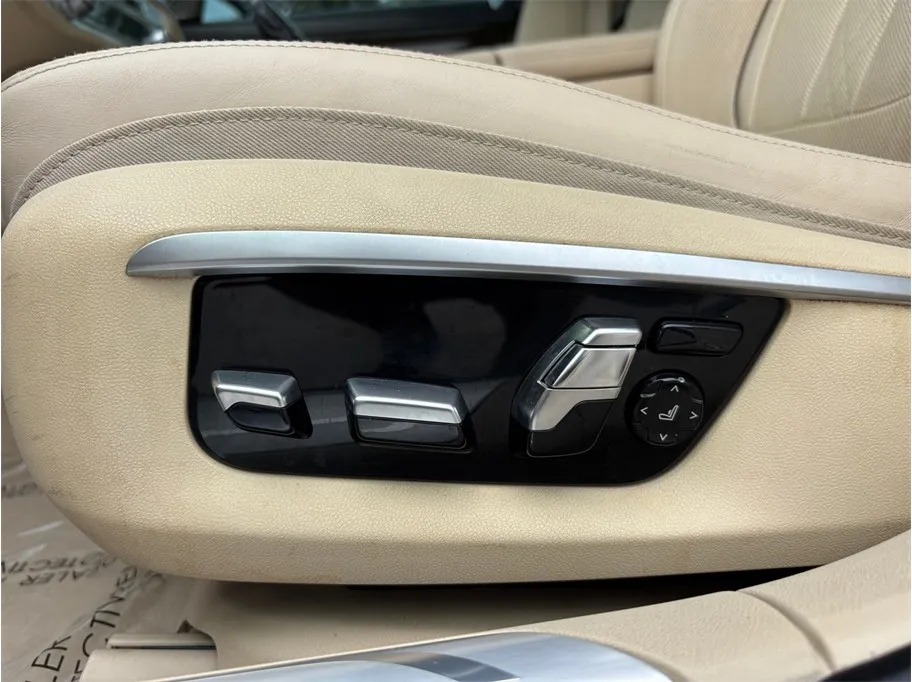 BMW 7 Series photo 19