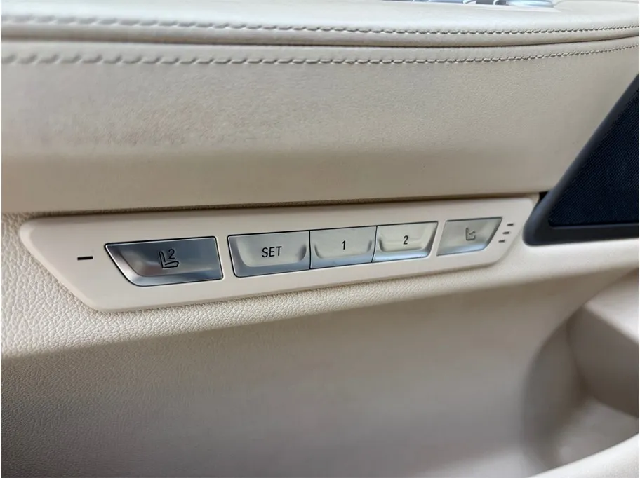 BMW 7 Series photo 23