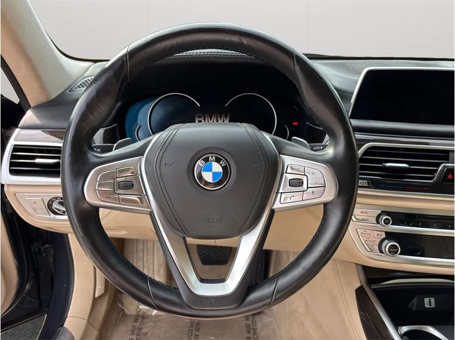 BMW 7 Series photo 26
