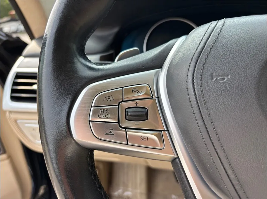 BMW 7 Series photo 27