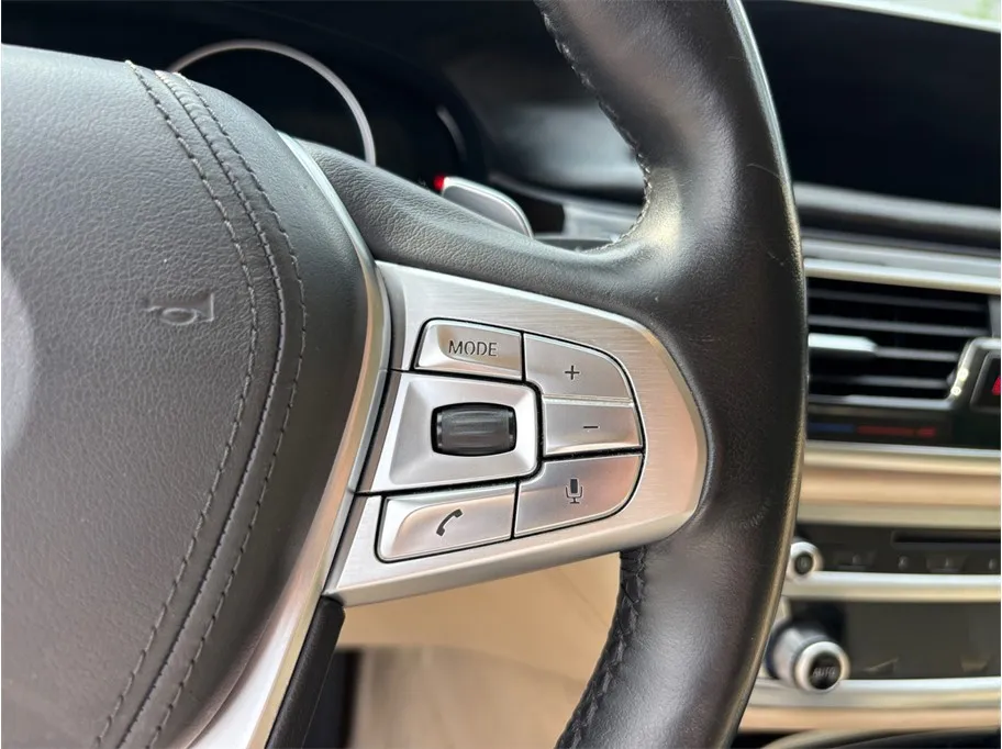 BMW 7 Series photo 28