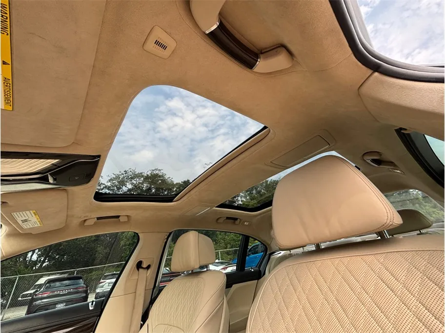 BMW 7 Series photo 39