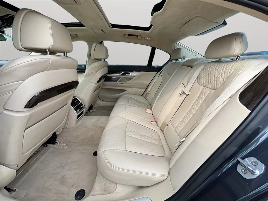 BMW 7 Series photo 40