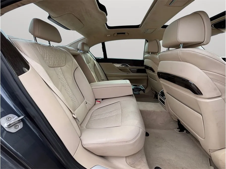 BMW 7 Series photo 46