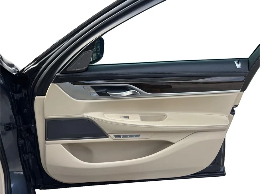 BMW 7 Series photo 49