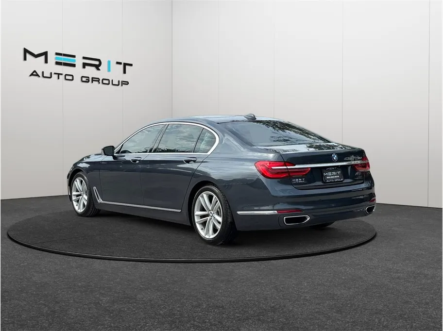 BMW 7 Series photo 6