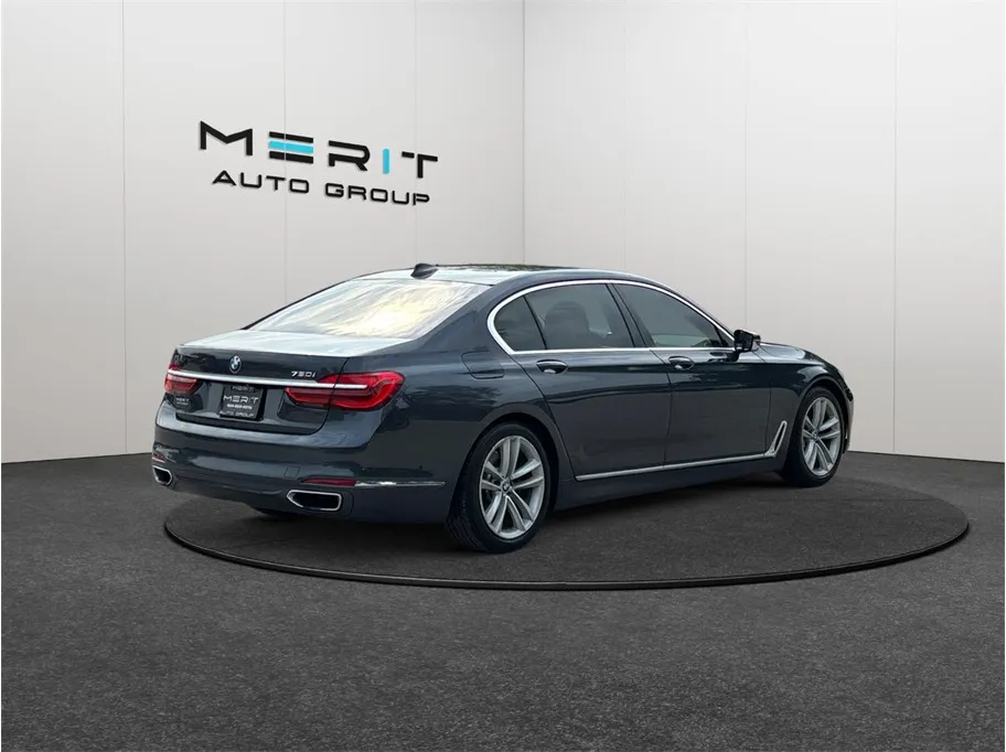 BMW 7 Series photo 8