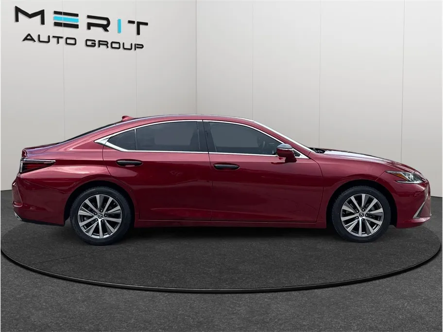 Lexus ES photo 10