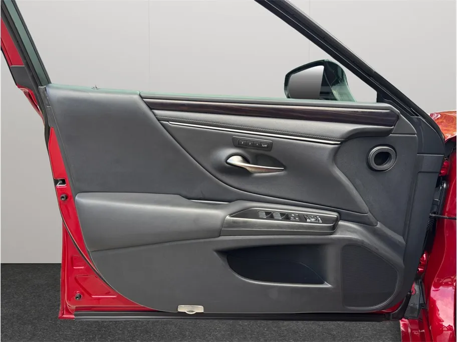 Lexus ES photo 22