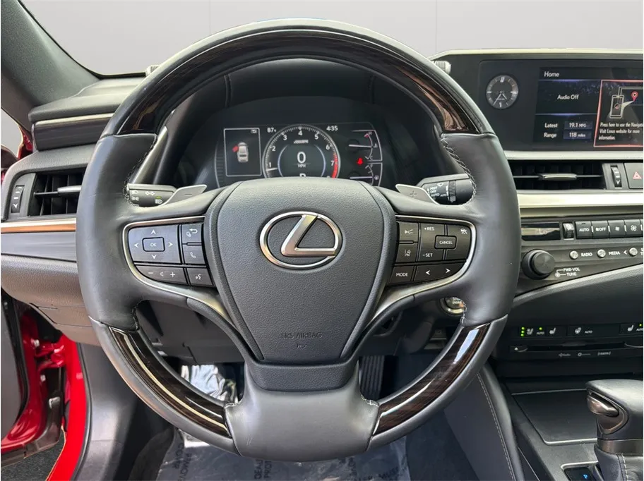 Lexus ES photo 26
