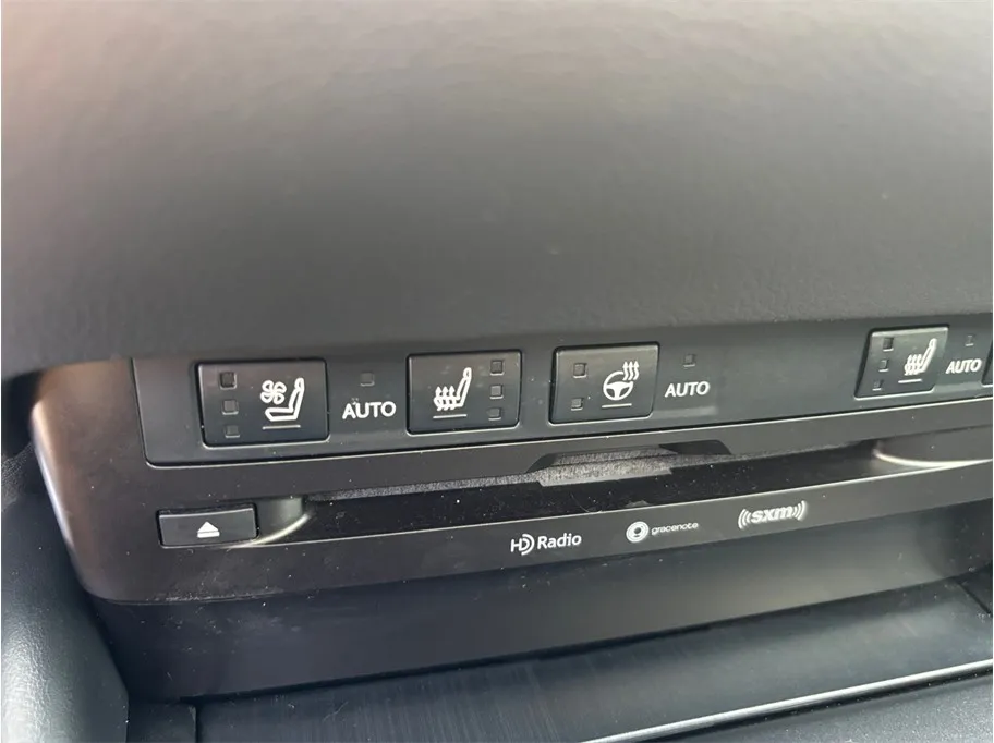 Lexus ES photo 33