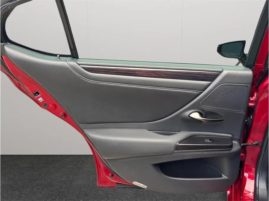 Lexus ES photo 39