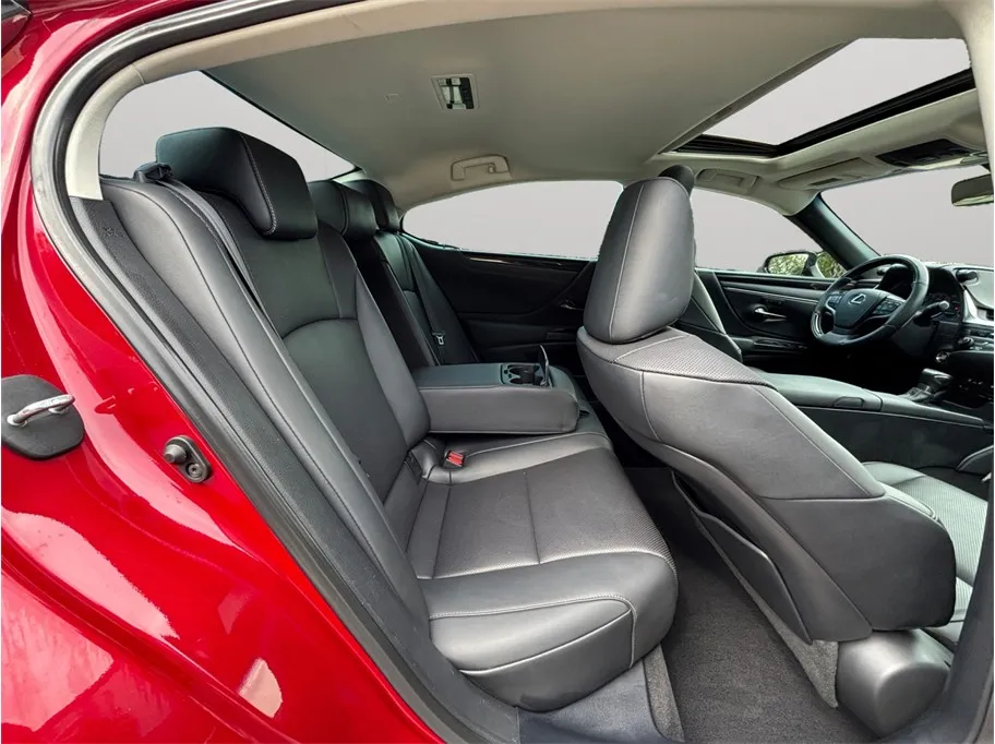 Lexus ES photo 42