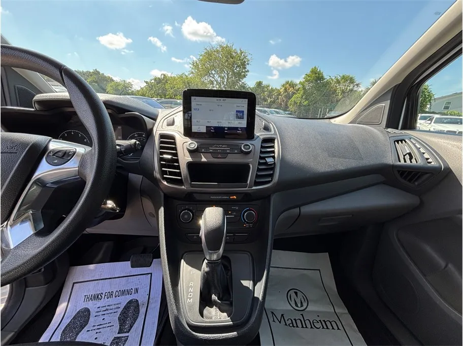 Ford Transit Connect photo 11