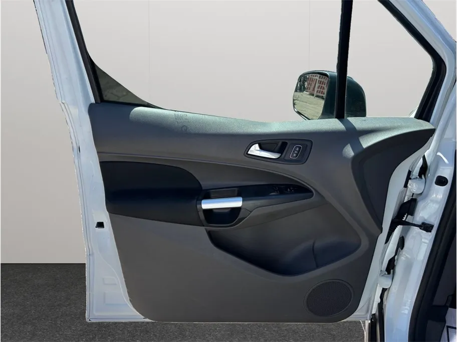 Ford Transit Connect photo 18