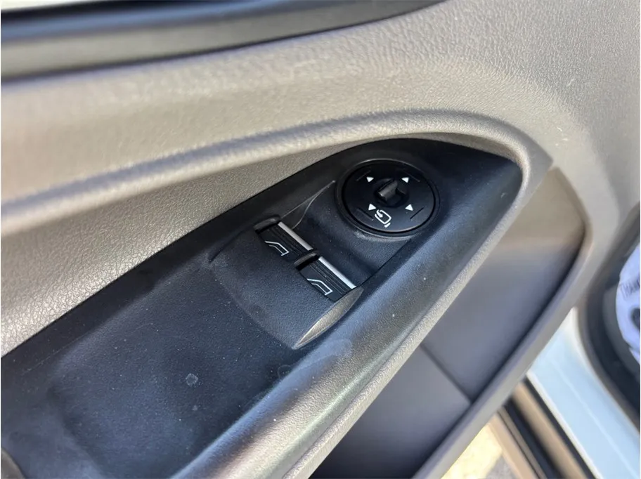 Ford Transit Connect photo 19