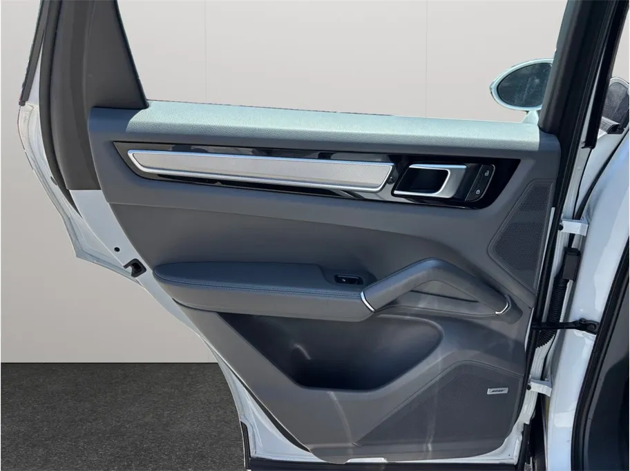 Porsche Cayenne photo 38